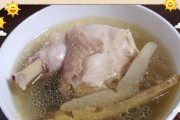以沙参枸杞鸡汤为主的养生汤品（健康生活，从饮食开始；沙参、枸杞与鸡汤的完美搭配）