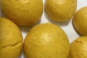 小花南瓜馒头的制作方法(健康美味的南瓜馒头,体验不一样的口感)