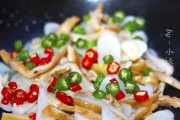 用酸来炒出猪肚美味(以酸为主的猪肚炒法,让你回味无穷)