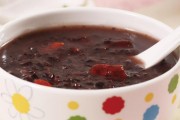 香气四溢的羊肉鸡蛋玉米面(以羊肉为主料,搭配鸡蛋和玉米面,口感丰富)