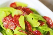 以莴笋青蒜炒红肠，美味营养的家常小炒菜（青蒜和莴笋的清新口感搭配红肠的香味，做法简单易学）