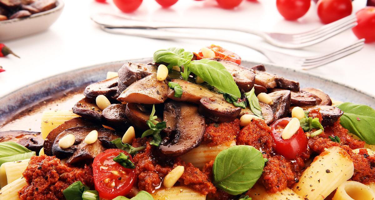 手工制作意式番茄酱汁(从选料到烹饪,打造地道美食)