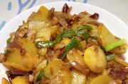 青椒葱头土豆片的做法（简单易学的土豆片料理，营养美味又下饭）