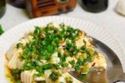 美味香椿调豆腐(用新鲜香椿让豆腐更美味,做法简单易学)