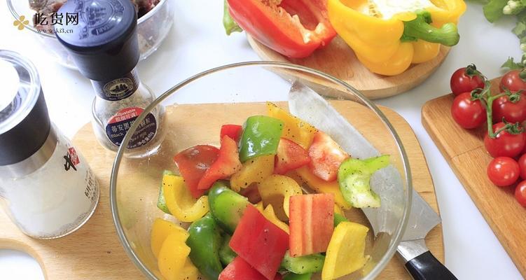 让味蕾狂欢的彩椒牛排(以彩椒为灵魂,让牛排更美味)