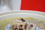 猪肚肉皮汤的做法(传统美味,养生佳品)