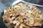 水煮海鲜，一道美味的鲜香诱惑（一口鲜嫩一口辣，让你爱上水煮海鲜）