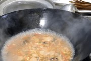 酸辣鱼丸汤的制作方法(健康美味,让你的味蕾得到满足)