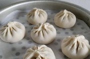 香糯美味的猪肉莲菜包子(如何制作口感绝佳的莲菜包子)