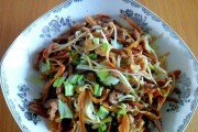 美食大赏——鲜黄花拌金针菇(清新爽口,营养美味的健康佳肴)