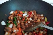掌握爆炒鸡块的技巧（让你的鸡肉更加美味可口）