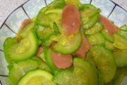 以西葫芦腊肠小炒为主题的美食探秘(美味可口的西葫芦腊肠小炒制作方法大揭秘)