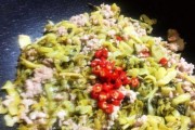 酸菜肉沫的做法（传统美味，家庭自制，下厨必备）