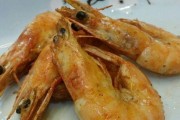 五香烧烤虾的制作方法（惊艳味蕾的烤虾大餐，新鲜虾肉咸香美味，多重口感让您爱不释手）