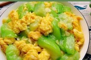 美味佳肴！一道以圣女果炒丝瓜的家常菜（健康美食，营养搭配，清爽入味，暑气消散）