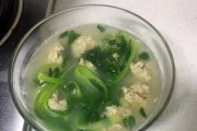小白菜汆丸子汤的做法(健康美味的家常菜)