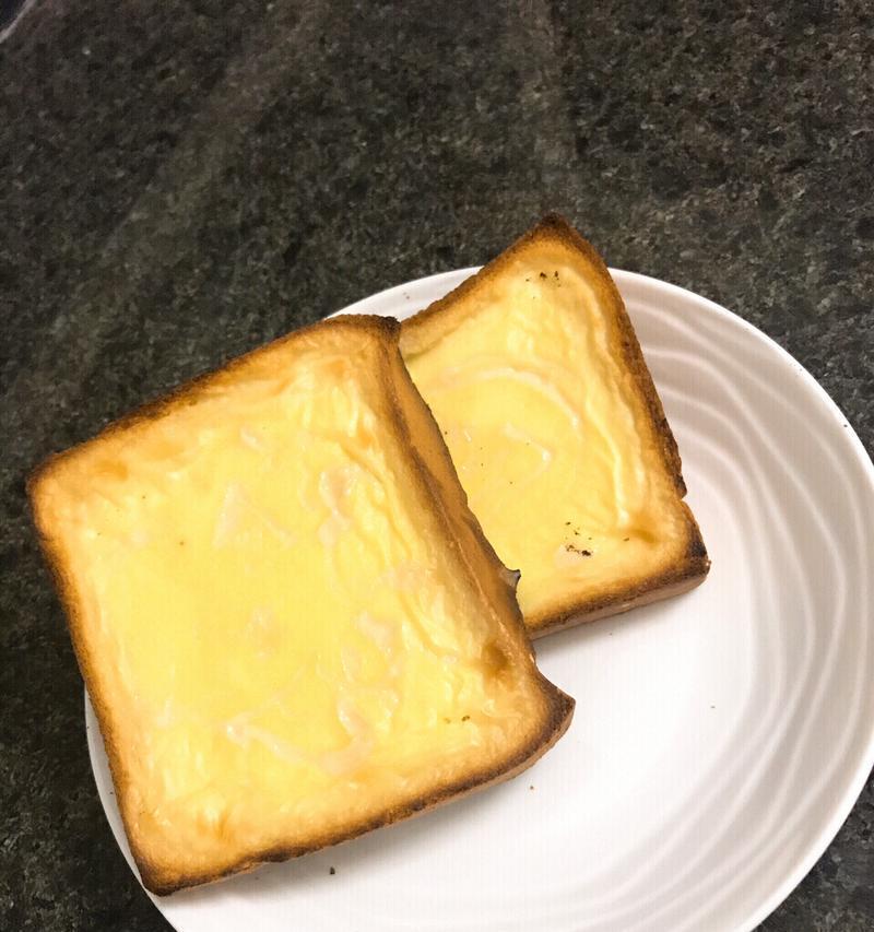 日式炼乳吐司的做法（让你在家也能享受高级西餐厅般的口感）