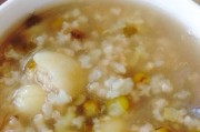 家庭健康美食——冰糖银耳百合莲子粥的制作（健康营养，清爽口感，一口下去回味无穷）