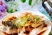 泰式蒸鲈鱼的做法（享受泰式美食文化，做一道清爽美味的泰式蒸鲈鱼）