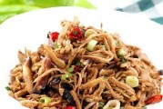 炒笋干肉片的美味做法（让你在家也能吃到正宗的川菜！）