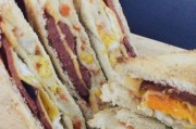 土豆鸡蛋三明治的制作方法(营养丰富的美味早餐/午餐选择)