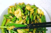 蒜薹鸡蛋的做法（家常美食的经典组合）