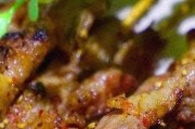 手把手教你腌制烧烤羊肉串（掌握这些技巧，让你做出超美味的羊肉串！）