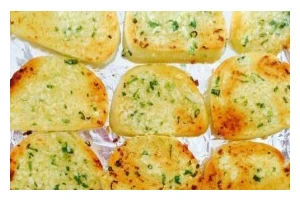 怎样制作香气四溢的蒜蓉黄油烤馒头？（怎样制作香气四溢的蒜蓉黄油烤馒头？）