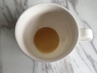 原创|热带雨林圣诞咖啡,咖啡杯中放入适量蜂蜜；