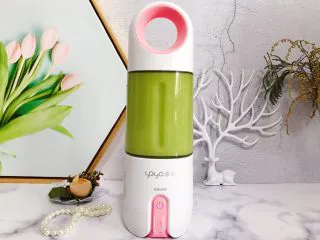 属于春天的果汁～羊角蜜香梨汁,双击启动，榨汁机开始工作了，这里我们只需一个程序，40秒，但是你如果想口感更为细腻，那么可以使用两个程序，即80秒