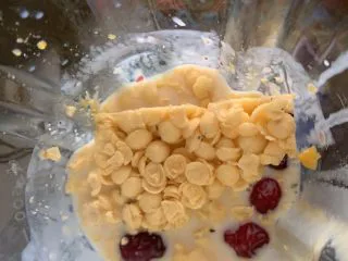 蔓越莓玉米奶昔,放蜂蜜