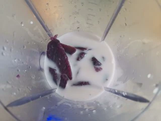 紫薯奶昔（低卡减脂）,再加入牛奶