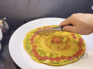 鲜香味美的风味豇豆鸡蛋饼教程,取出改刀