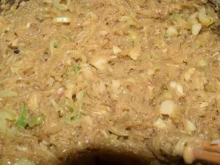 河南小吃——蒸素焖子,搅拌均匀。