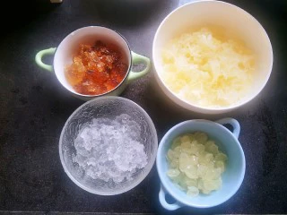 一碗可以喝的《护肤品》,这是泡好的成果，记得把杂质挑出来哦。