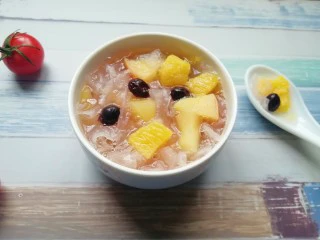 百变水果 苹果香橙银耳羹,香甜的水果银耳羹煮好了。