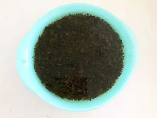 风味炒面 芽菜肉末炒玉米面,用冷水清洗3遍