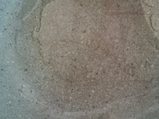 贵阳小吃洋芋粑,不粘锅加热。加油