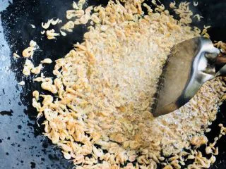 客家小吃:蒜苗粿(葫粄)➕菜头粄,煎香虾米