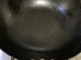 街边小吃一东北煎肠,加热