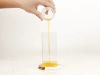 网红饮品—银河系水蜜桃,在家打造ins风,倒入水蜜桃糖浆