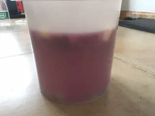 夏日果味酵素饮品,很好看的颜色吧。放到通风处就好。