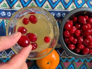 橙心橙意饮品,放蔓越莓