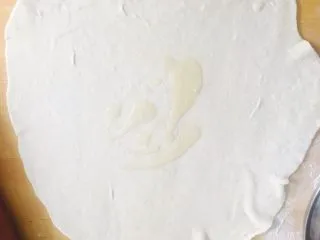 手抓饼——完美复制街头小吃,放少量的油,撒少许的盐