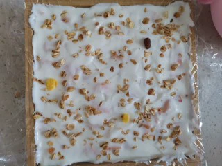 厚切芒果酸奶,撒一层燕麦