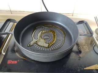 懒人排骨焖饭,热锅