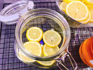 蜂蜜柠檬百香果,瓶底一层柠檬片