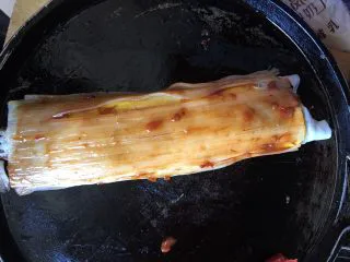 街边小吃一东北烤冷面,刷酱