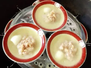 厦门名小吃碗仔粿（葱油粿）,起锅。