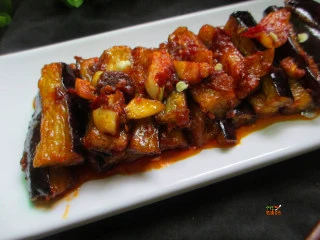 馋嘴蒜香茄条,这道菜在选茄子的时候,最好选用长茄子